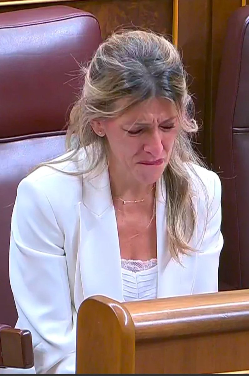 lechuzeta's tweet image. NØ lo sabéis porque sois muy crédulos y poco críticos pero #Yolanda @Yolanda_Diaz_ Afirmó sin ambagues.. A "Calzón quitado" y sin anestesia a sus menguadas huestes, que por lo menos tiene 3 amigos de la "Derecha"..
Uf.. 🙄🤔🤫🤫🤐
¡..Quién la ha oído y quién la oye..!