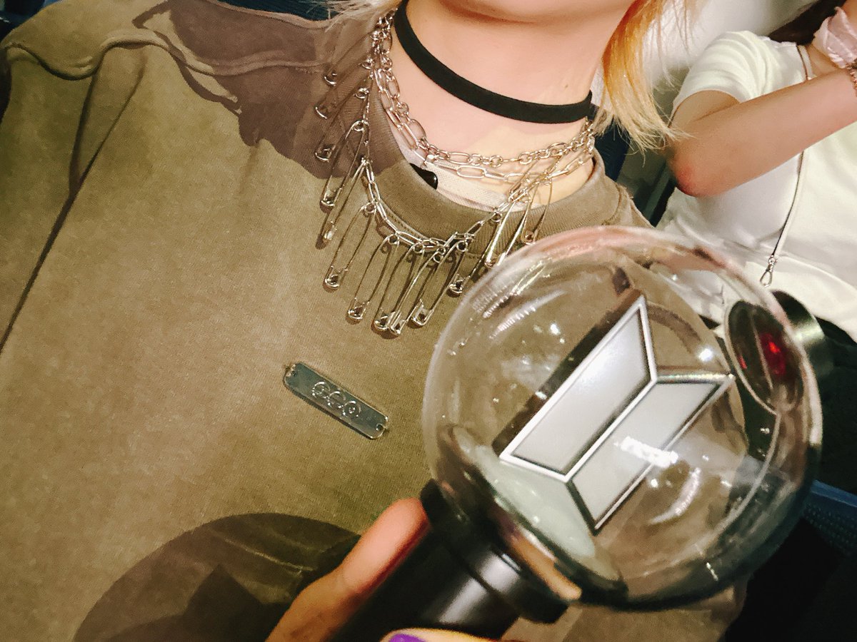 BtsTommy's tweet photo. 8年ぶり？　京セラドームのペンミ以来の生バンタン😭💜💜✨✨

めちゃくちゃ最高でした🙏✨日本にまた来てくれてありがとう🥺🩷
みんな日本語上手くなってた気がする。。🥹
最初と最後で号泣😭みんな爆イケ　最高な夜をありがとーー！

#BTS_ARİRANG #bts #BTS https://t.co/VAu6rZgznU
