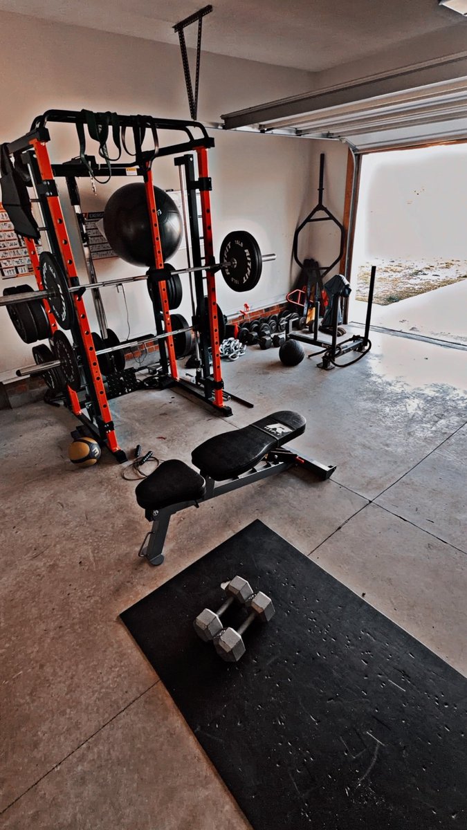 GeovanieGjr's tweet image. Dawg Factory 54
“Work Until They Know Your Name.”
After practice is where I separate myself. 😤

#ClassOf2029
#DLine
#TrenchWork
#TrustTheProcess