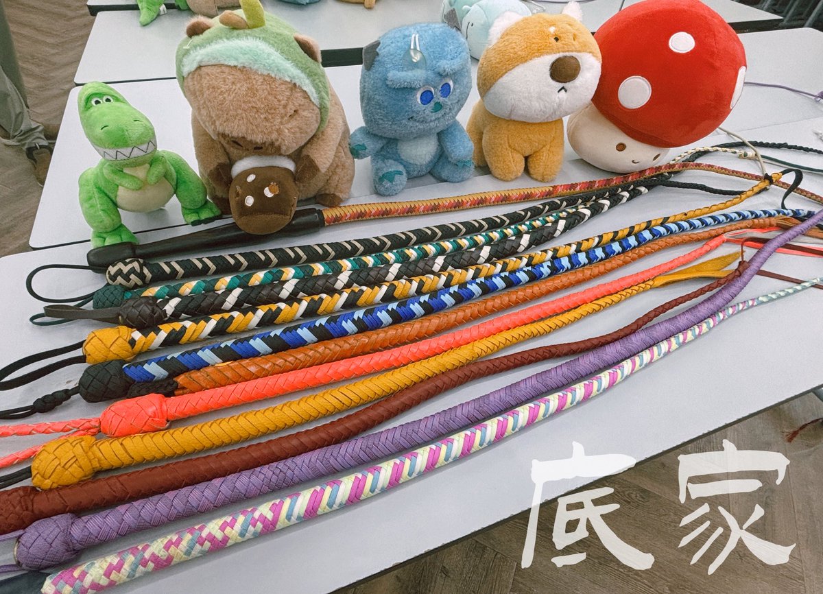 【0417鞭子技巧分享 ft.五哥 <a href="/apogee1111/">我是五個五</a> 】
感謝五哥南下來教大家鞭子的使用
真的是有問必答！提了一堆問題發問
包含鞭子的差異、保養、痛感、材質等
基本學術討論交流完之後就換實際教學啦～
揮鞭姿勢、瞄準、站姿、音爆製造
五哥都親自示範跟教學(●°u°●)​ 」
結果自由練習時間大家瘋狂打音爆