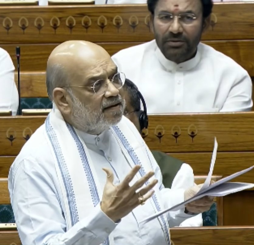 हमारे संविधान में समय-समय पर परिसीमन का प्रावधान किया गया है।

परिसीमन से ही SC और ST  जिसकी संख्या बढ़ती है, उसकी सीटें बढ़ने का भी प्रावधान है। 

एक प्रकार से जो परिसीमन का विरोध कर रहे हैं, वह SC और ST सीटों की बढ़ोतरी का भी विरोध कर रहे हैं।

- श्री <a href="/AmitShah/">Amit Shah</a>