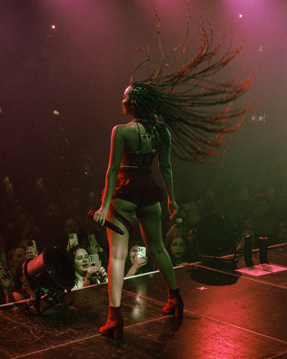 Leigh-Anne tweet media