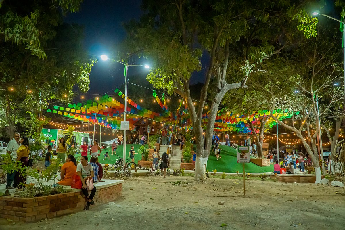 GMVallartaBahia's tweet image. #PV 📰 Vecinos de la colonia San Miguel confrontan a Luis Munguía: exigen agua durante inauguración de "TukiBosque"

“No queremos bosques mágicos, queremos agua en nuestras llaves”, fue el sentimiento generalizado de los manifestantes

📲 Detalles aquí: gmnet.vip/8sPgV