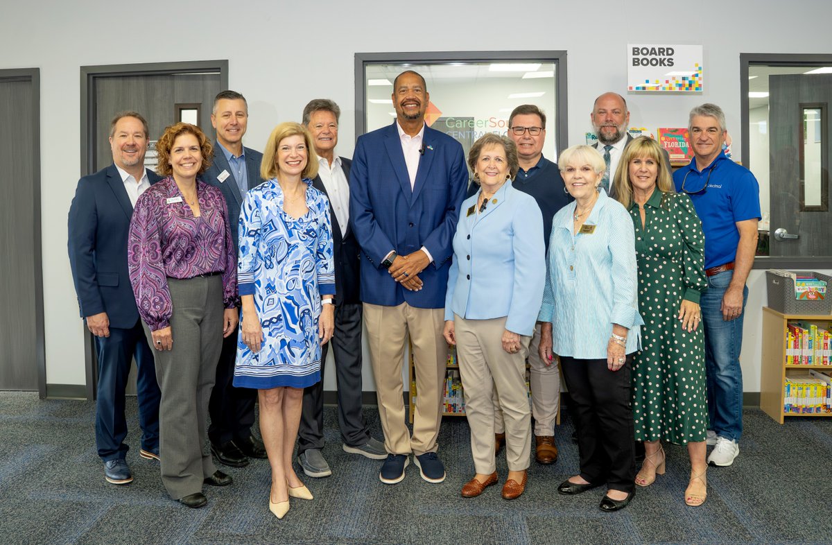 CityofAltamonte's tweet photo. A New Chapter Begins! 💼📚 The City is excited to officially welcome @CareerSourceCF to the #CityLibrary. This new #CommunityHub will connect residents with tools to advance their professional goals, including resume assistance, job training and interview prep. Stop by to take the next step in your career. Learn more: https://t.co/l1cR827PZ1 #LiveAltamonte #WorkforceDevelopment #Jobs #Partnerships