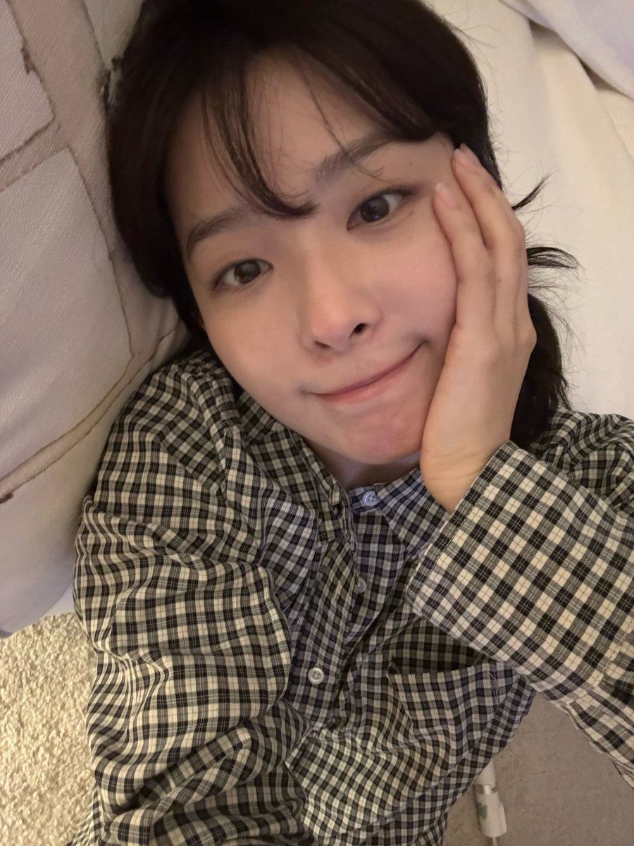 Good morning my moonbeams 🌙 

I woke up early &amp; all I want to do is get back into bed and sleep. What are your plans for today?? I’m watching crime cases &amp; being a little detective trying to solve them before everyone else does 🤣

Little reminder : don’t lose your spark ⚡️