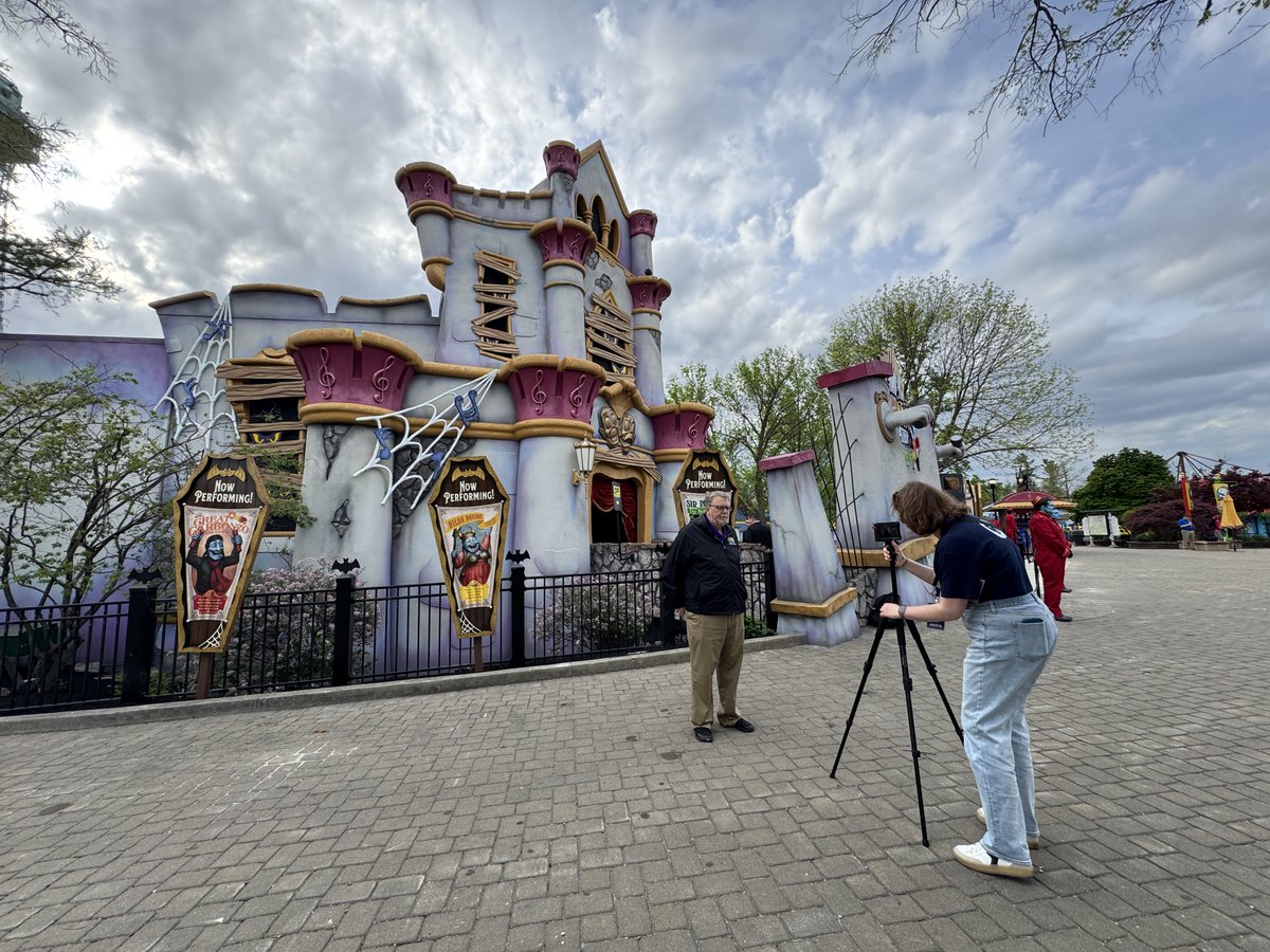cetconnect's tweet image. Producer Nadya Ellerhorst got to visit @KingsIslandPR for a special preview of the park's much-anticipated new ride — Phantom Theater: Opening Nightmare! 👻

Photos by Will Ross

#pbs #localpbs #kingsisland #amusementparks #phantomtheater