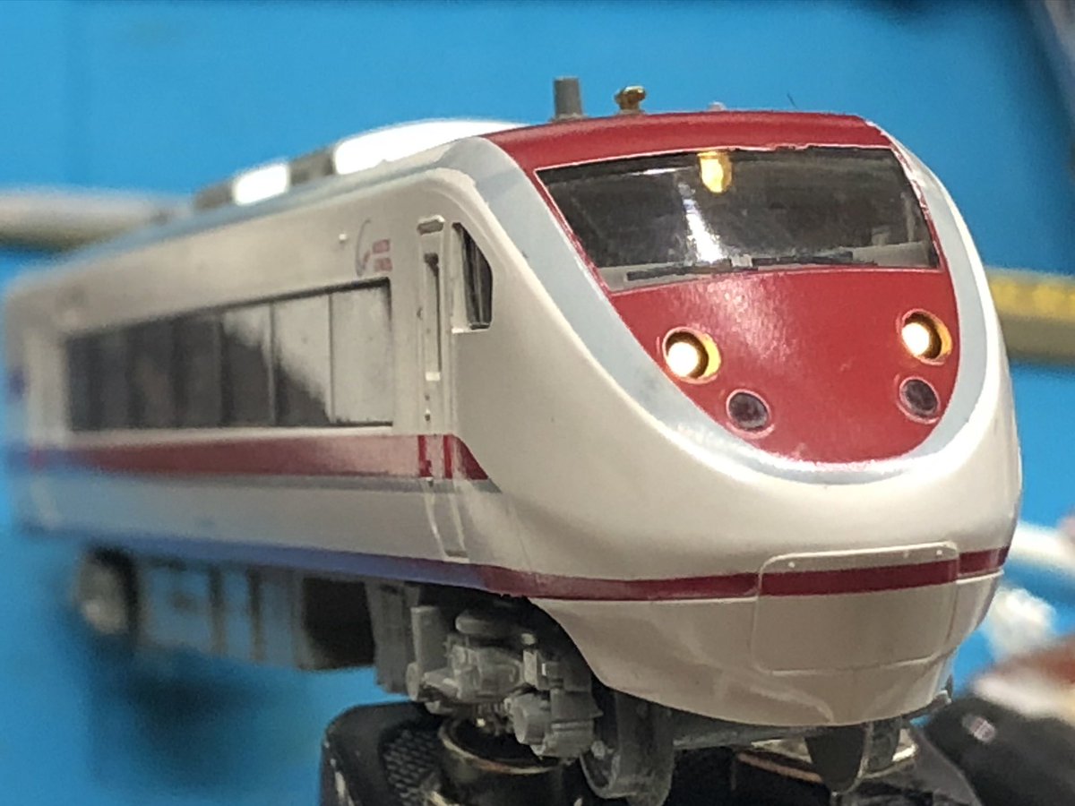 YOMITECHS's tweet image. 実のことを言いますと、ヨミレンズ681は一発ネタとして考えていました。
何故かって、過去に「答え」に辿り着いていたからです。
プリズムを切るのは @tanimachi32601 さんの投稿からヒントを得ました。
プリズムの径を小さくするとより良いので、それをヨミレンズ681に載せた…つもりです。