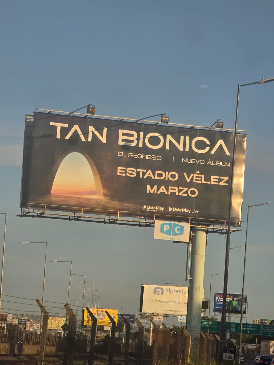 y cada vez que pienso en vos quiero volverr