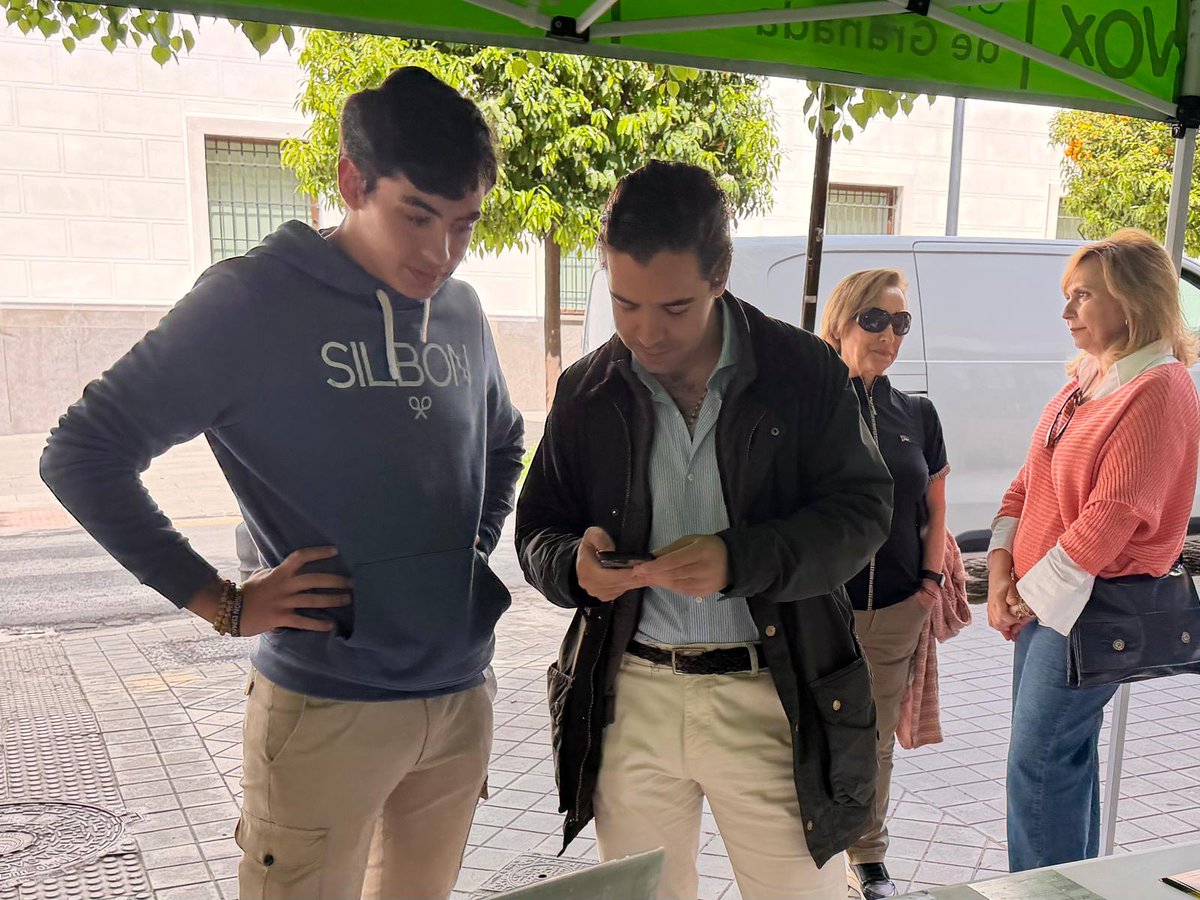 VOX Granada tweet media