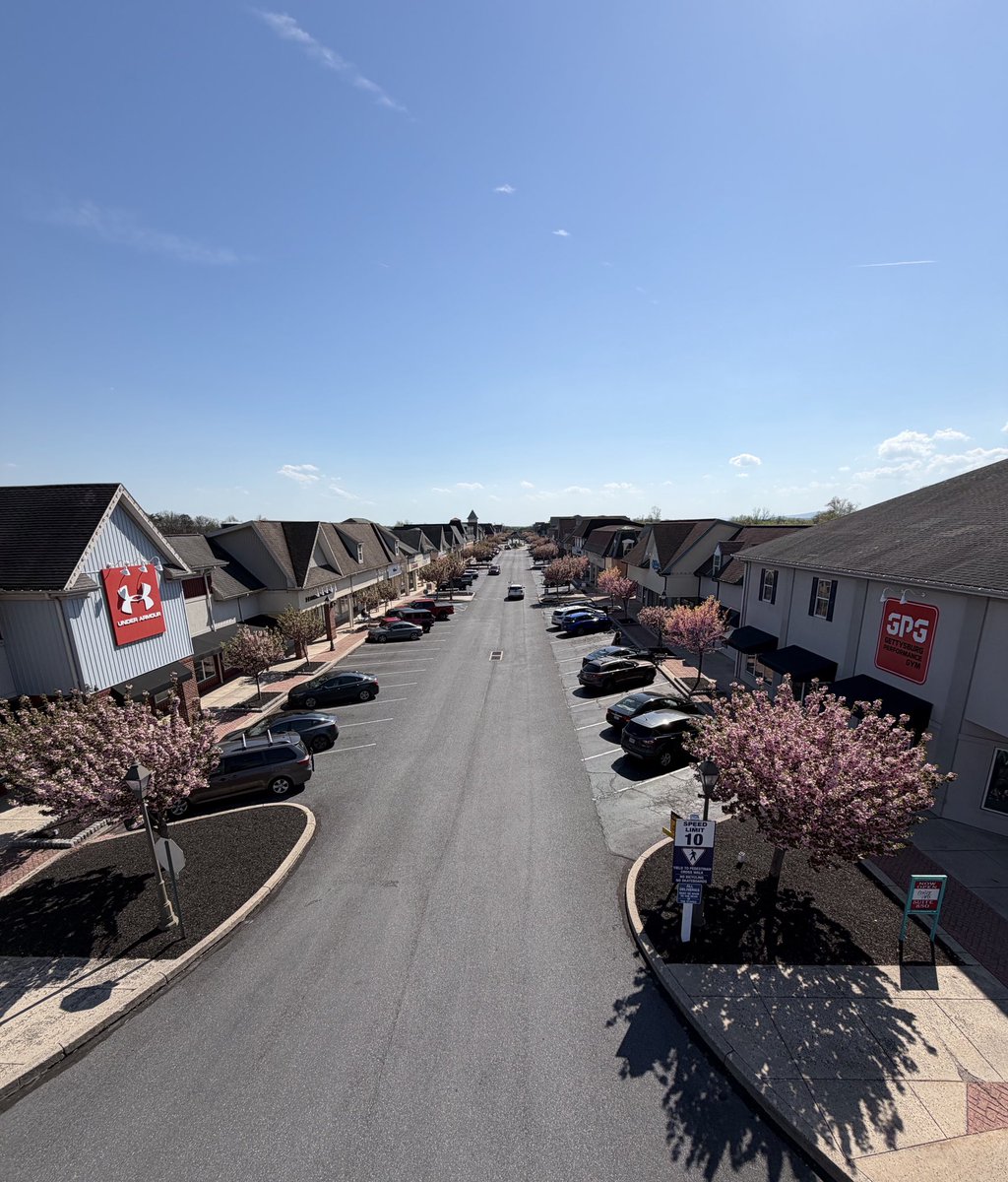 Pink blooms on the trees
Sunny skies, shopping and sales
Shop The Outlet Shoppes

🌸☀️🛍️  #InternationalHaikuPoetryDay

#gettysburgoutlets #gettysburg #shopping #sales