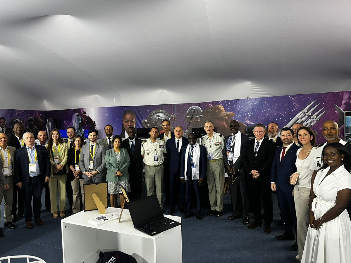 OlivierVincent_'s tweet photo. Nous étions à Abidjan du 13 au 16 avril avec 10 entreprises françaises de la sécurité et de la défense ! Des PME et ETI qui ont osé faire le pas, aller sur le terrain et rencontrer des acteurs ivoiriens 🇨🇮

On entend souvent que l'export dans les secteurs régaliens, c'est compliqué, réservé aux grands groupes et trop risqué. Ce programme prouve le contraire.

La Côte d'Ivoire investit dans sa sécurité. Elle cherche des partenaires fiables, des technologies éprouvées, des relations de long terme. C'est pourquoi nous avons lancé un programme rassemblant des entreprises reconnues, couvrant notamment les secteurs des drones et systèmes anti-drones, de la surveillance aérienne et maritime et de la sécurité civile, qui répond exactement à ces enjeux.

Ce qui fait la différence, ce n'est pas la taille de l'entreprise. C'est la préparation, l'accompagnement, et la capacité à comprendre un marché avant d'y entrer.

Avec @businessfrance, la @DGA, la DCIS et la @CoopSecuDefense nous construisons une approche au service des ambitions de nos industriels. 

Aux entrepreneurs qui hésitent encore : l'Afrique n'attend pas. Et nous sommes là pour vous accompagner.

En savoir plus 👉 https://t.co/NB1AGBrrX9

@CagnardMarc @Airbus @drone_xtr @ExailTechno @GATEW4TCHER @Orbitica @NicolasDufourcq @ccifrance @MEDEF_I @OSCI_Federation