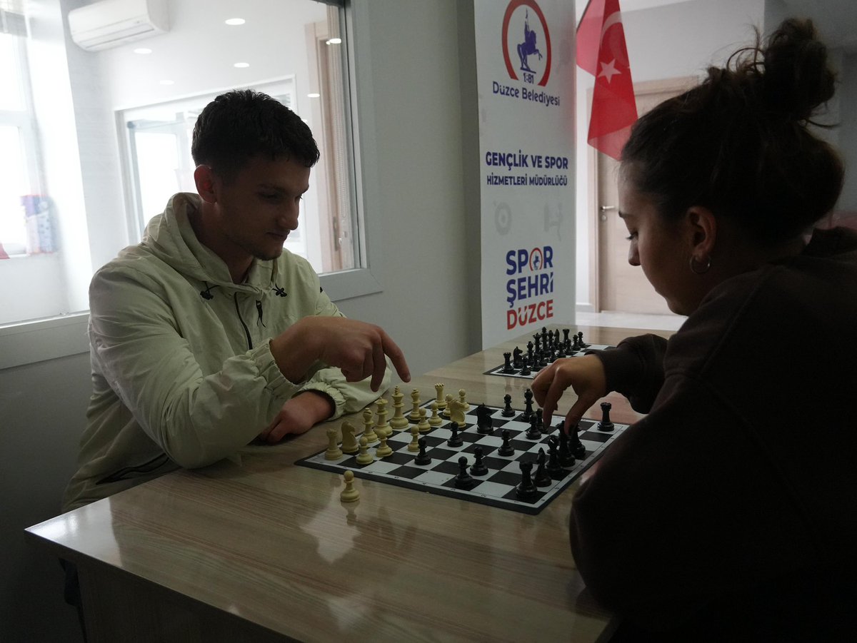 duzcebld's tweet photo. Gençler Müjde, Şehrin Kalbinde Yeni Bir Alanınız Var 🏓♟️🧒🏻

Gençlik Ofisi "Genç Hareket Alanı" kapılarını açıyor. 

Gençlerimizin kolaylıkla ulaşabileceği merkezimiz bugünden itibaren gençlerimize hizmet vermeye başladı. 

Ders çalışma alanları, rehberlik ve söyleşiler, oyun ve sohbet alanları sizleri bekliyor olacak. 

Yeni merkezimiz haftanın 7 günü 12.00 ile 20.00 arasında gençlerimize hizmet verecek. 

Kültür mahallesi spor sokakta bulunan "Gençlik Ofisi"mize tüm gençlerimizi bekliyoruz. 

☎️ 0380 524 33 73