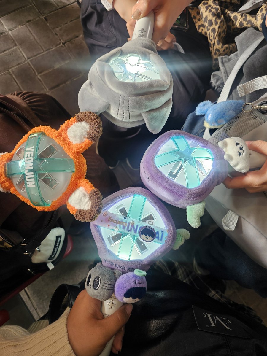 elppir_hue814's tweet photo. 진짜 오늘 너무 재��섯고
깁 받아서 진짜 그나마 정병 해소 댓잔아😭😭
에버라인.. ^^ 다소 삐끗했지만 ㅠ
우리 일욜 또 봐 ^^* 토요일 에너지 충전하구 왕
진순><💙 ㅋㅋㅋㅋㅋㅋㅋㅋ https://t.co/KHIzXhUvF9