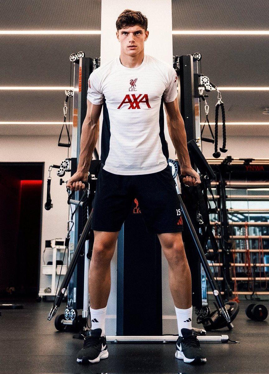 𝒏𝒖𝒈𝒔 tweet media