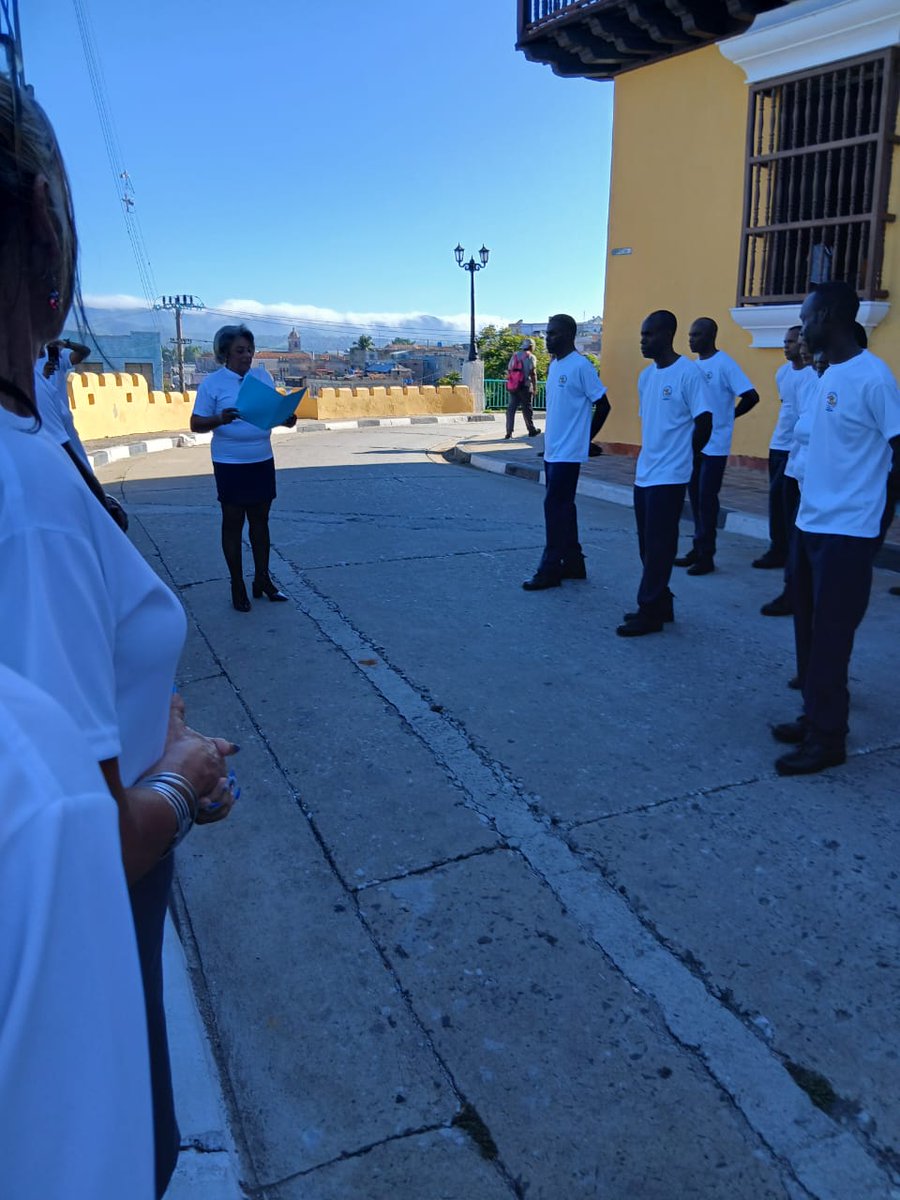 Nuestra Directora de la UEB de la dirección territorial de oriente haciendo llegar felicitaciones por el XXXII de la AGEPS