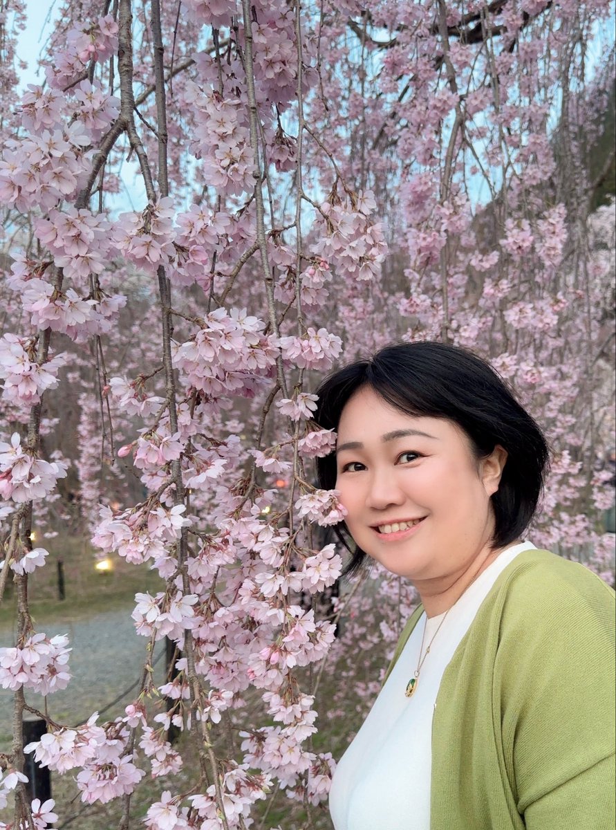 あの満開の夜桜を観た日から、気付けば休みなしの日々…さちこです🌸

今日からも元気に3連勤

特に日曜日は、ちょいとしたPR活動があって今からワクワクしています✨
楽しくなりそう！

皆様は華金ですね。一週間お疲れ様でした。暖かくして、良い週末をお過ごしくださいね🧡