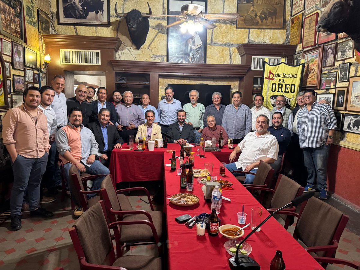 DiegoSilveti's tweet photo. Día de medios y convivencia en Monterrey! Previo de la corrida del próximo 26 de abril! @emsaoficial https://t.co/bzi80bNBcq