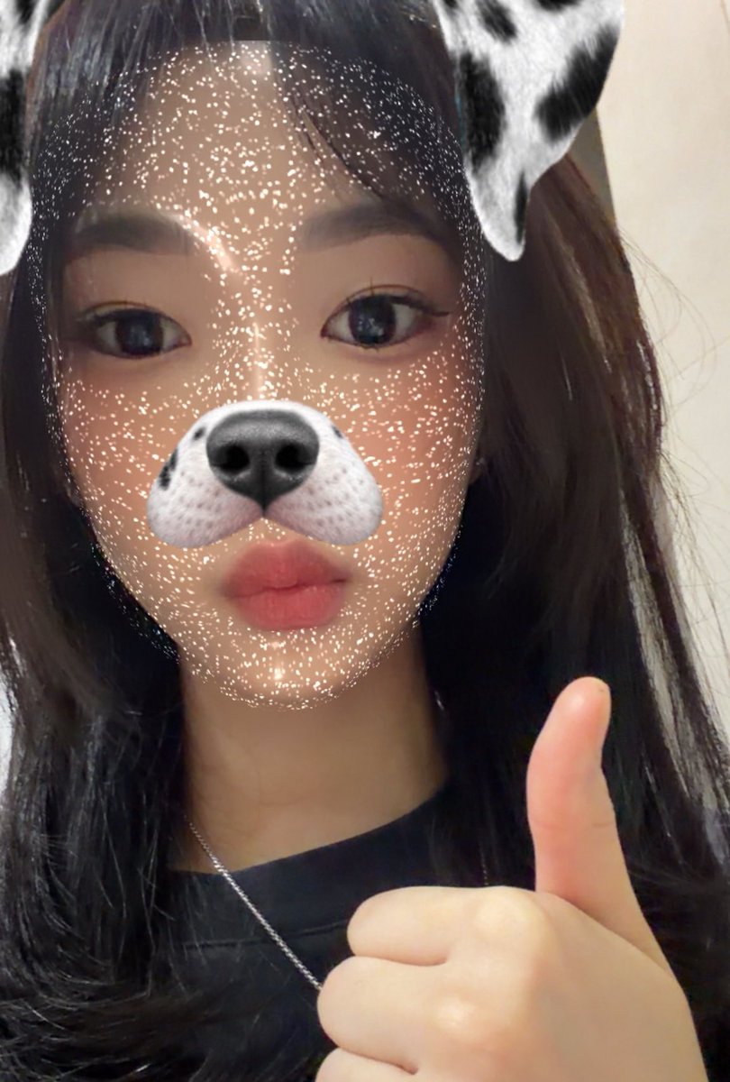 Inisial R tweet media