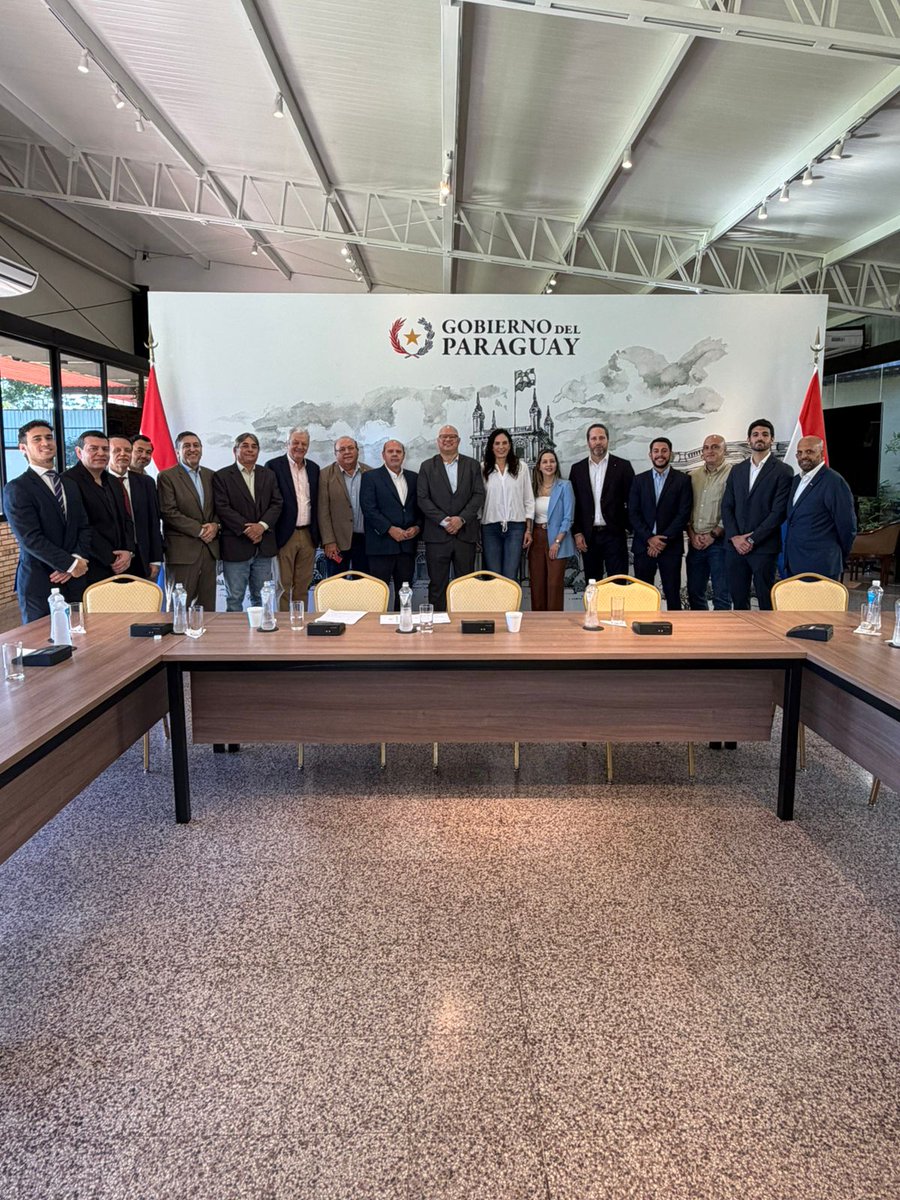 clacent's tweet photo. Viernes de buenas noticias! Hoy anunciamos con el MEF, el pago de 150 MUSD en los meses abril y mayo para las deudas y dinamizar el sector. Tal como lo instruyó el Pdte. @SantiPenap las deudas se honran y lo estamos cumpliendo. Nuestro compromiso es con el desarrollo del país💪🚜 https://t.co/GTxLTSDHim