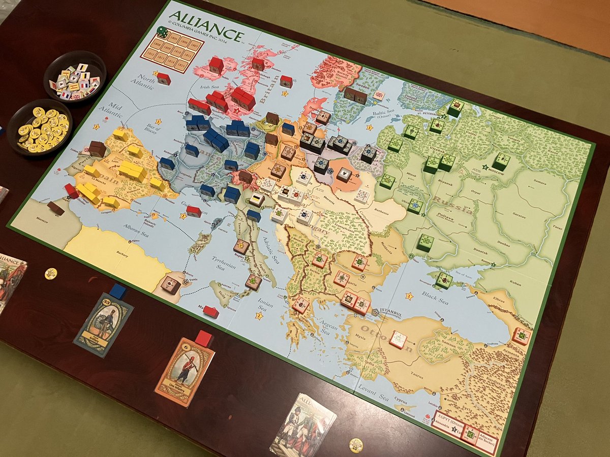 IamOton's tweet image. 1804年パリのノートルダム大聖堂で皇帝の冠を自らの手でかぶったナポレオン・ボナパルト…ヨーロッパ全土を巻き込んだ彼の戦いがここから始まります。今夜は英仏の２陣営をソロで(^^)
#ALLIANCE #ナポレオニック
#ウォーゲーム