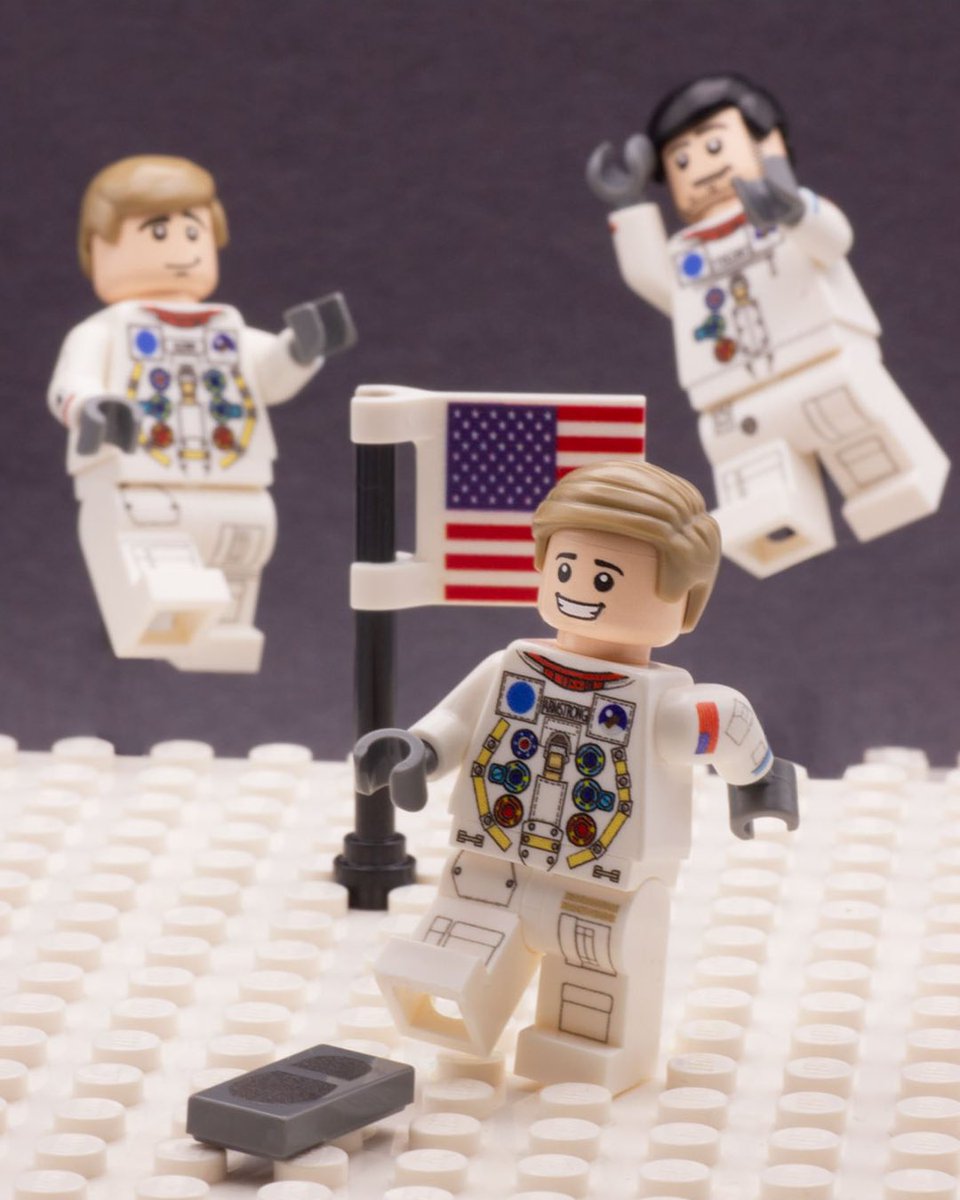 MagickMaverick's tweet photo. 🌕 #Apollo11 paved the way, and #ArtemisII brought astronauts around the Moon and back to Earth in a new era of space exploration.

(pictures by #minifigsme) https://t.co/FAeQn8mrqh