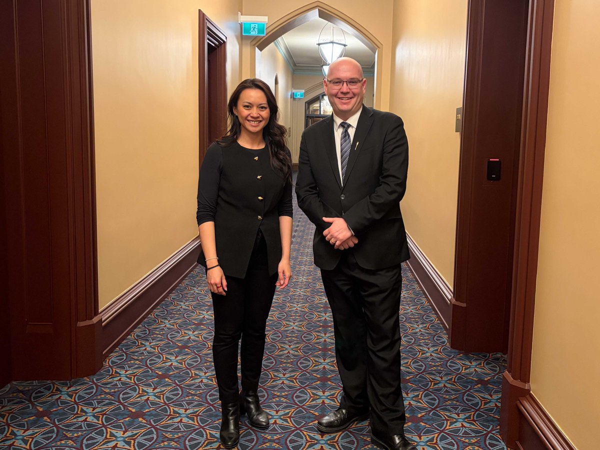 SearleTurton's tweet image. A little #FlashbackFriday to my recent trip to Ottawa where I had the opportunity to meet with the federal Minister of Indigenous Services @MandyGullMasty and
Minister of Women and Gender Equality @rechievaldez  where we discussed supports for survivors of domestic violence, as