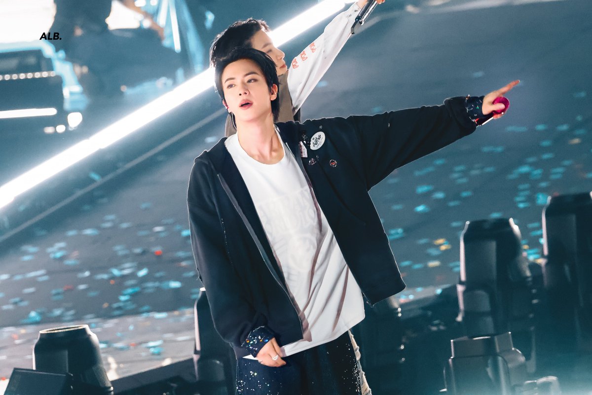 A LITTLE BRAVER 🐬 tweet media