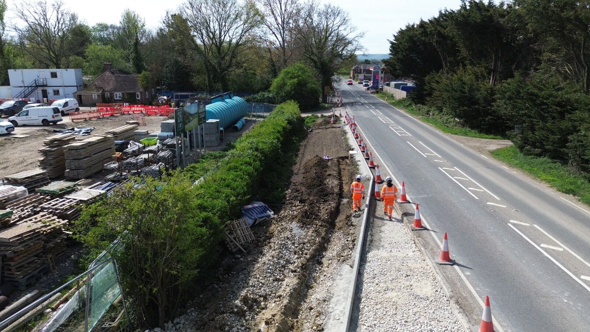 Steadline's tweet photo. 🚧 Project Update: The Averys, Lewes

We’re currently progressing with our works at The Averys, delivering key infrastructure improvements including a new bellmouth access, drainage systems, kerbing, and footpaths. 

#Construction #CivilEngineering #S278 #SiteSafety #Infrastructu https://t.co/2YYay4wKe5
