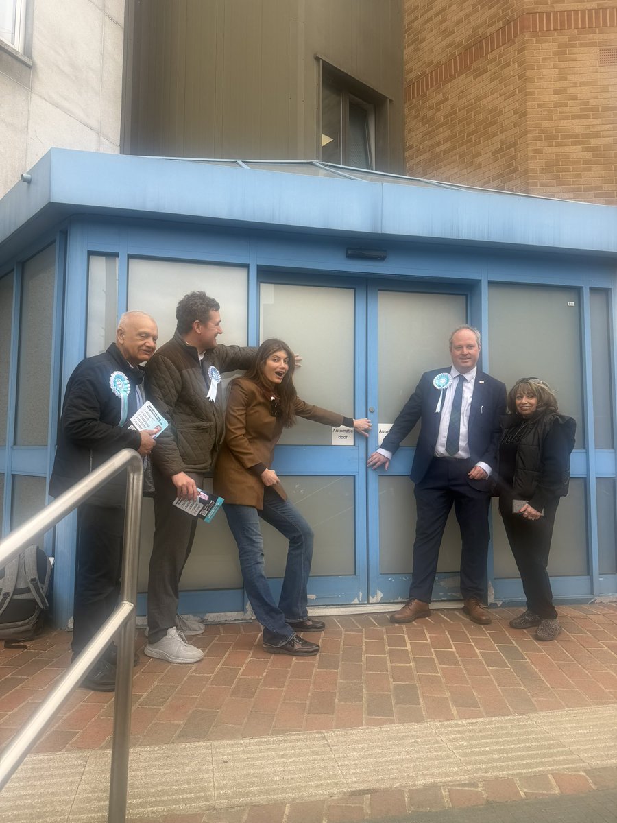 Laila Cunningham tweet media