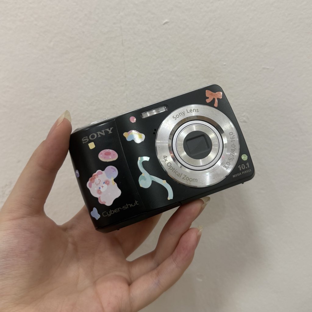 heyheycuties's tweet photo. Sony dsc s3000 (rare) สภาพดี จอใส แฟลชแรง ผิวฉ่ำ ซูมได้ ถ่ายวิดีโอได้ ใช้ถ่าน aa

1,990 free shipping 🔥🔥

ตำหนิ : ฝาถ่านอ้าตอนใ��่แบตนิดเดียว ไม่มีผลต่อการใช้งาน
สิ่งที่ได้รับ : กล้อง เมม 💖

#กล้องดิจิตอล #กล้องดิจิตอลมือสอง #กล้องมือสอง #กล้องฟิล์มมือสอง #ส่งต่อกล้อง https://t.co/tA5vtMX1JZ