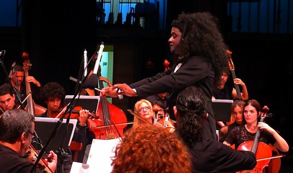 BohemiaCuba's tweet image. 🎭 Moviendo los Caracoles, espacio de diálogo y debate convocado por la Asociación de Cine, Radio y Televisión de la Uneac, nos ha invitado a reflexionar sobre un tema demandado en todas las épocas: El Humor.

Debate junto a  #Bohemia 
l1nq.com/mwnkgnd