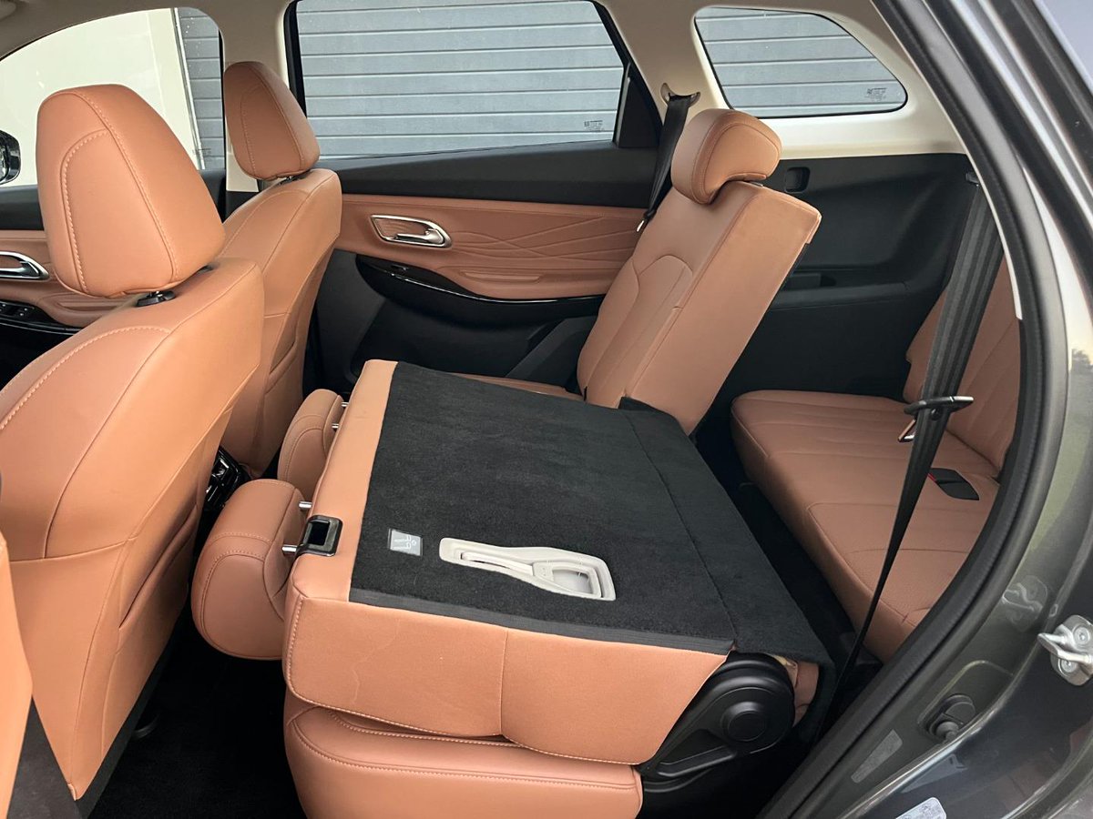 AutoTraderSA's tweet photo. Is the Changan #CS75 Pro the affordable 7-seat #SUV you've been waiting for, or is it just another Chinese SUV? https://t.co/SkhGOkLvn2 https://t.co/12g3UNjSY3