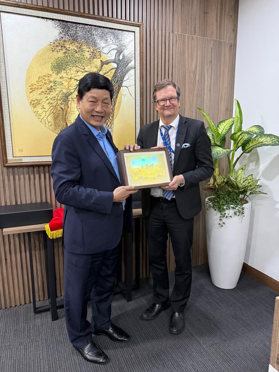 finlandinhanoi's tweet image. On 14 April, the Ambassador of Finland met Mr. Truong Gia Binh, Chairman of FPT Corporation, to discuss potential areas of Finland–Vietnam cooperation, including opportunities to connect FPT with Finnish partners.
#Innovation #DigitalTransformation #tech