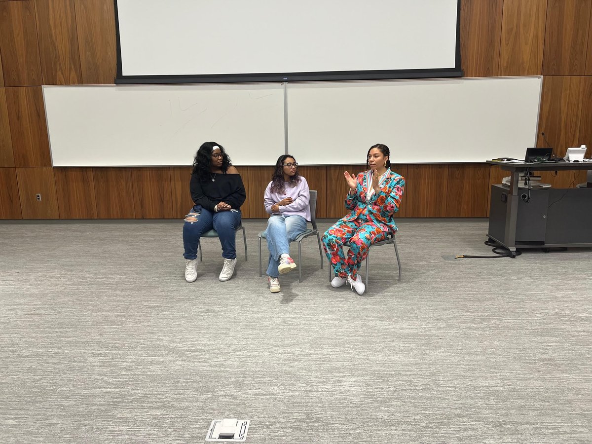 LDCN_EMU's tweet photo. Dr. Kati Lebioda received a NEA grant, supported in part by Arts Midwest, to give students a unique experience exploring art &amp; mental health. 🎨✨ Featuring artist Mila Lynn, the event celebrated creativity, well-being, and student artwork!

https://t.co/BdKS4qw2rW https://t.co/lwYKEOv3ct