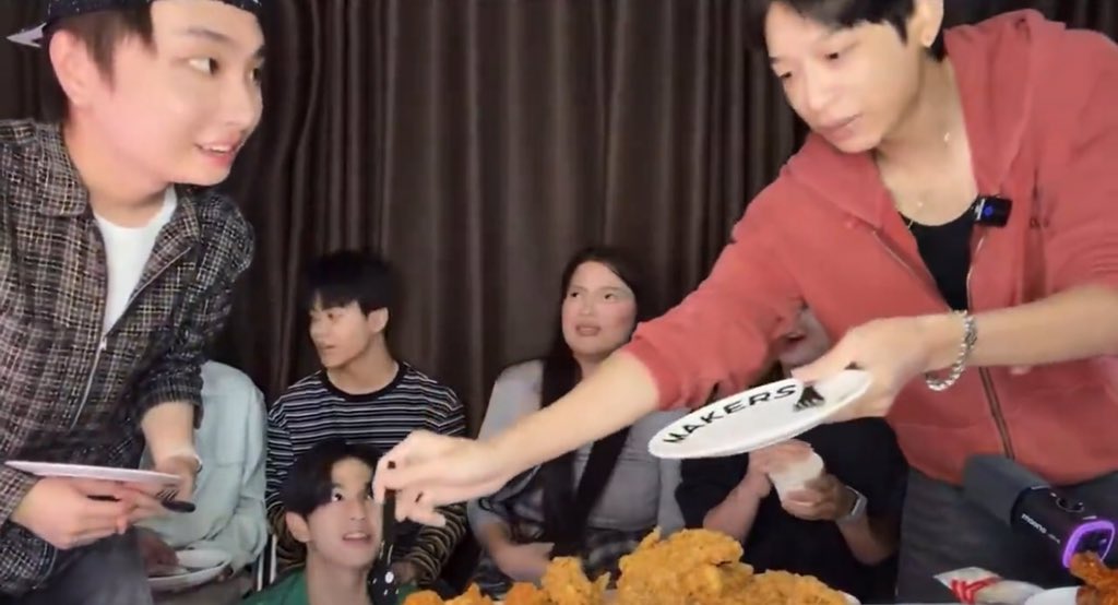 แชมเปญ 🥂 tweet media