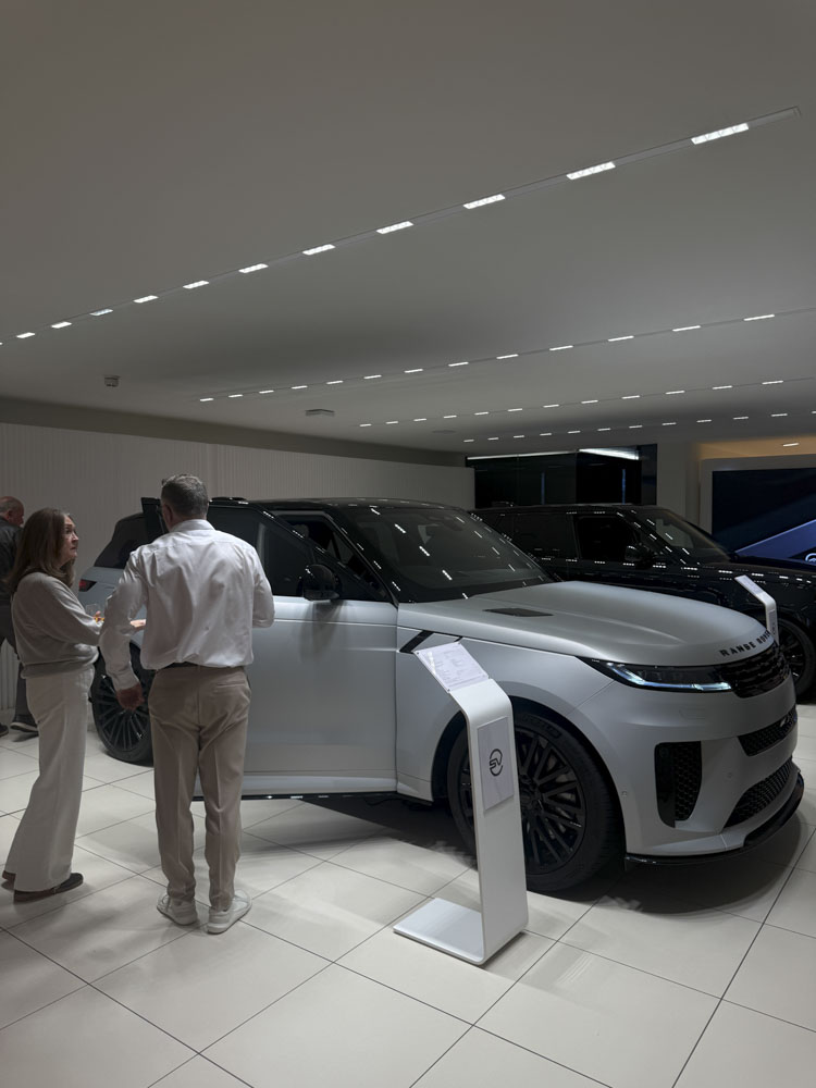 SytnerLandRover's tweet image. An exclusive evening with SV at Sytner Land Rover Knutsford. 

A refined showcase of craftsmanship, atmosphere, and detail, brought to life through the SV Range Rover reveal.

#landrover #knutsford #event #rangerover #rangeroversv #car #automotive