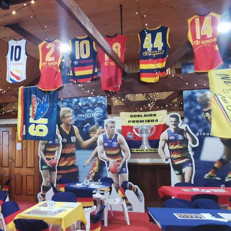 CrowsCentral's tweet image. #weflyasone Fam

Come see us at CROWS CENTRAL ❤️💙💛

We are OPEN today from 4pm (3hrs before the bounce)

All supporters welcome!

Grab a drink &amp;amp; bite to eat &amp;amp; catch up with fellow fans before we take on 😇

Look for the YELLOW Banner at the Rowing Club #AFLCrowsSaints #Adelaide