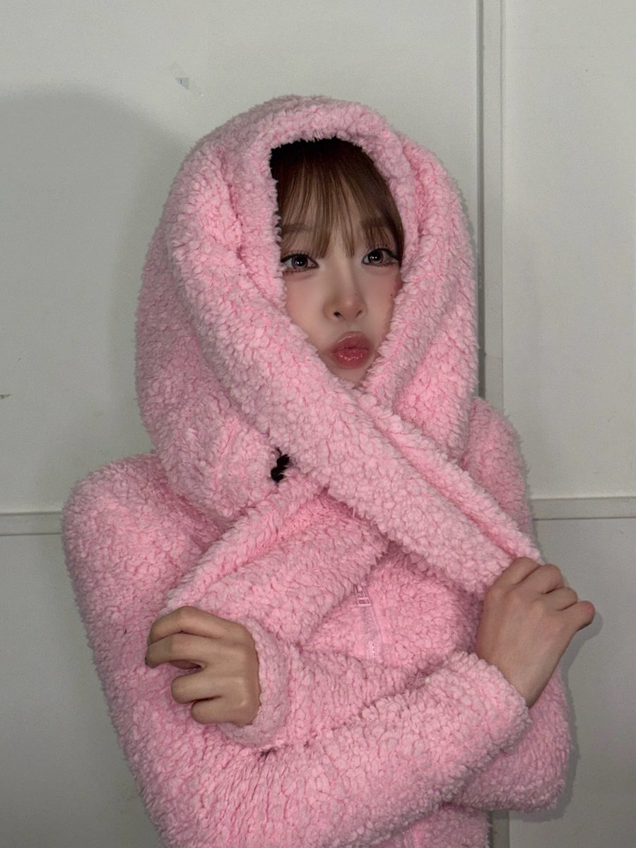 choi yena pics tweet media