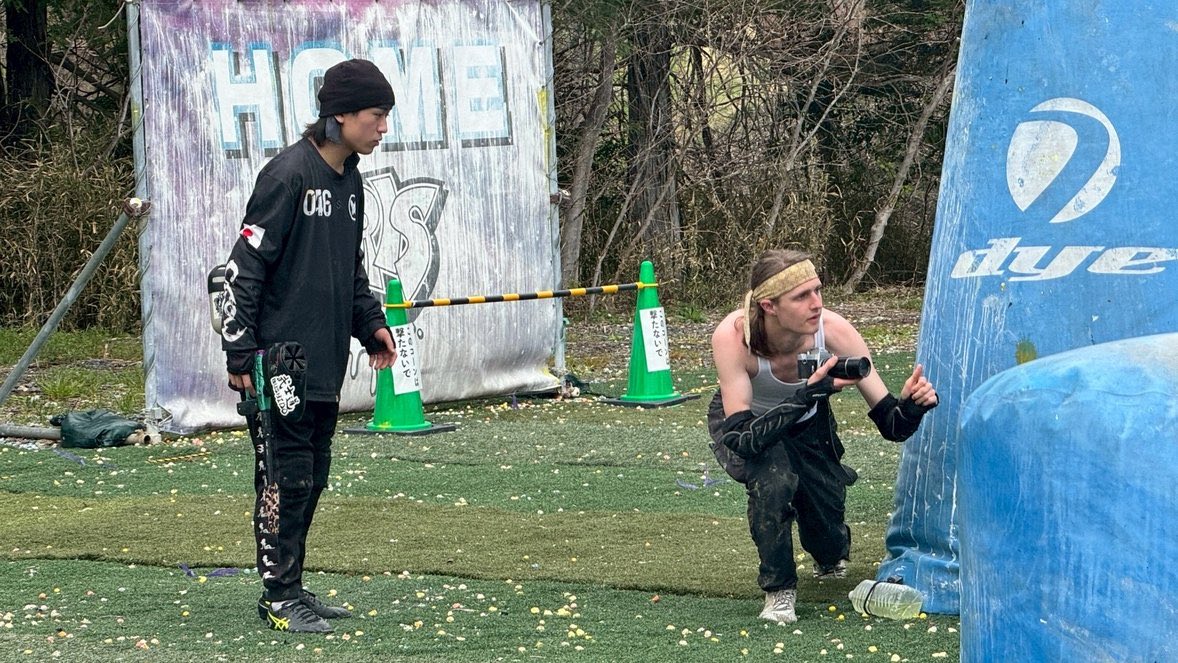 i3booty046's tweet image. ・弟にスライディング教える
↓
・それをみる人
↓
・ジェイクに丸投げする
↓
・見守る3人

ペイントボールはじめてでも優しく丁寧にスライディング教えてくれます。たぶん。
#paintball #ペイントボール