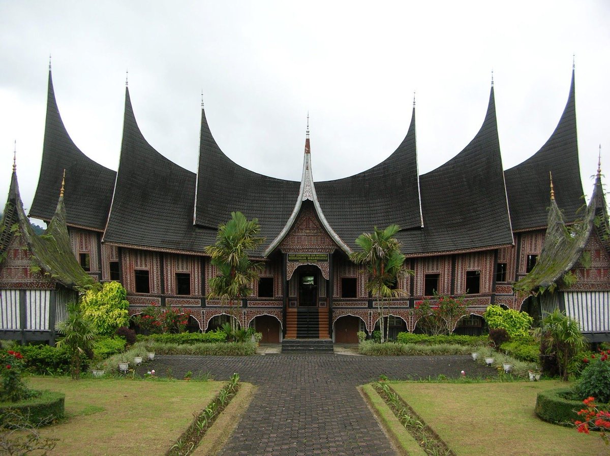 archinerds's tweet image. Rumah Gadang, Minangkabau people, Padang Panjang, West Sumatra, Indonesia.

#archinerds #architecture #rumahgadang #indonesia #vernacular