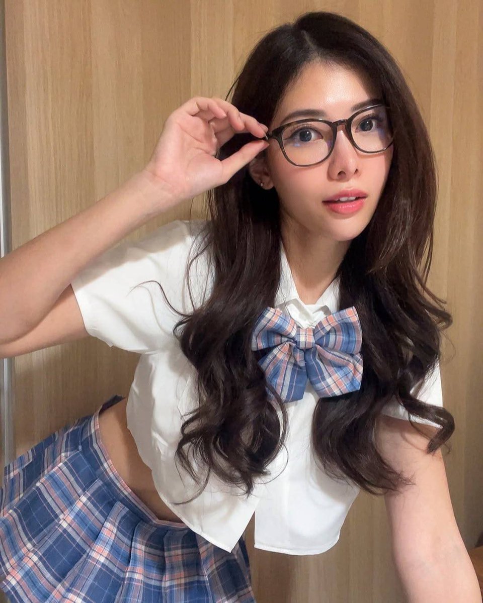 Gravure Slicks tweet media