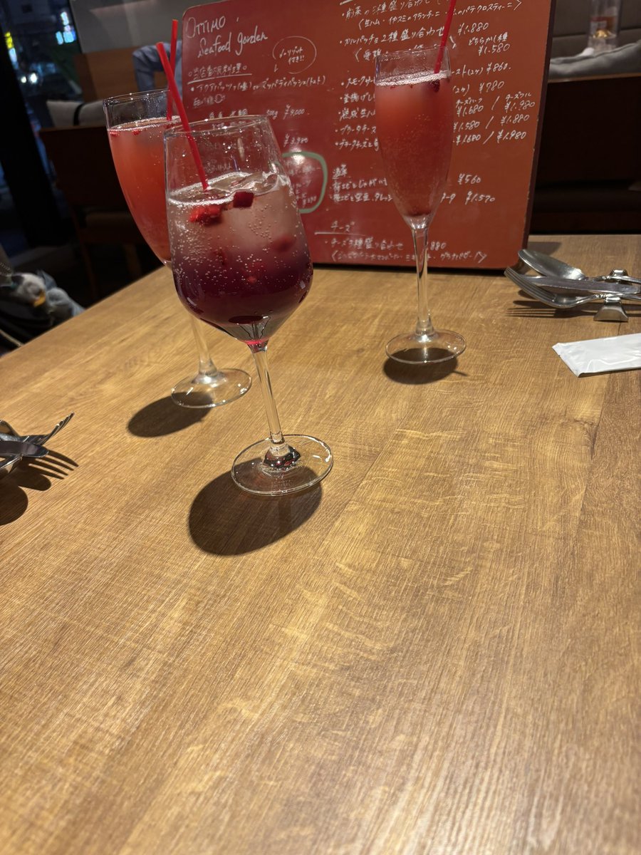 rdsid32's tweet photo. 団体の子たちと女子会～！
全員で写真撮り忘れたの無念すぎるのでまた集まりましょう🤣
個人的に静岡でさわやかのハンバーグ食べたいです() https://t.co/AcnZc9iCHS