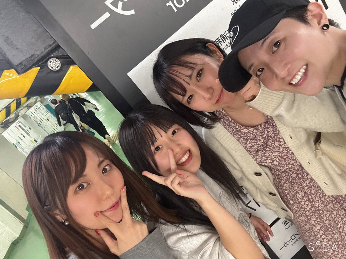 rdsid32's tweet photo. 団体の子たちと女子会～！
全員で写真撮り忘れたの無念すぎるのでまた集まりましょう🤣
個人的に静岡でさわやかのハンバーグ食べたいです() https://t.co/AcnZc9iCHS