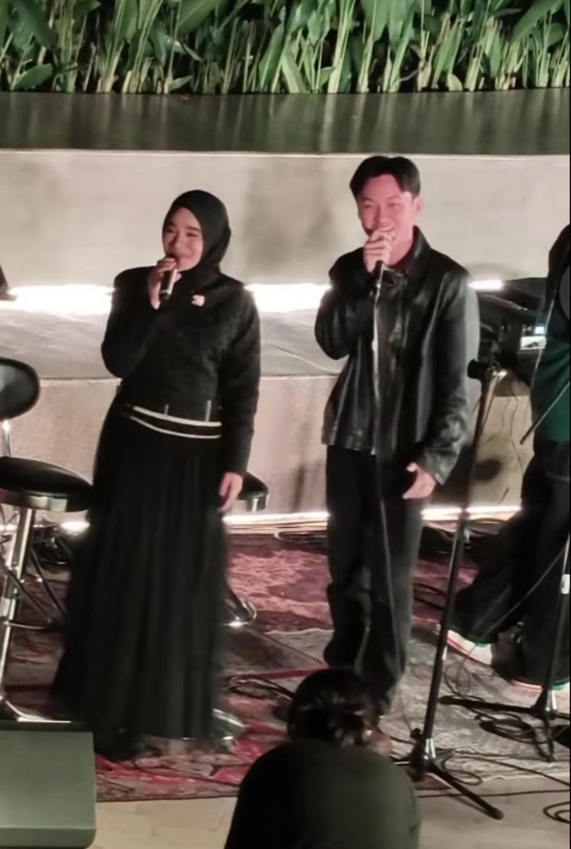pantes Sam semalam bilangnya nyanyi bareng nya pas ketemu langsung wkwk
ternyata oh ternyata akal akalan sam 😭