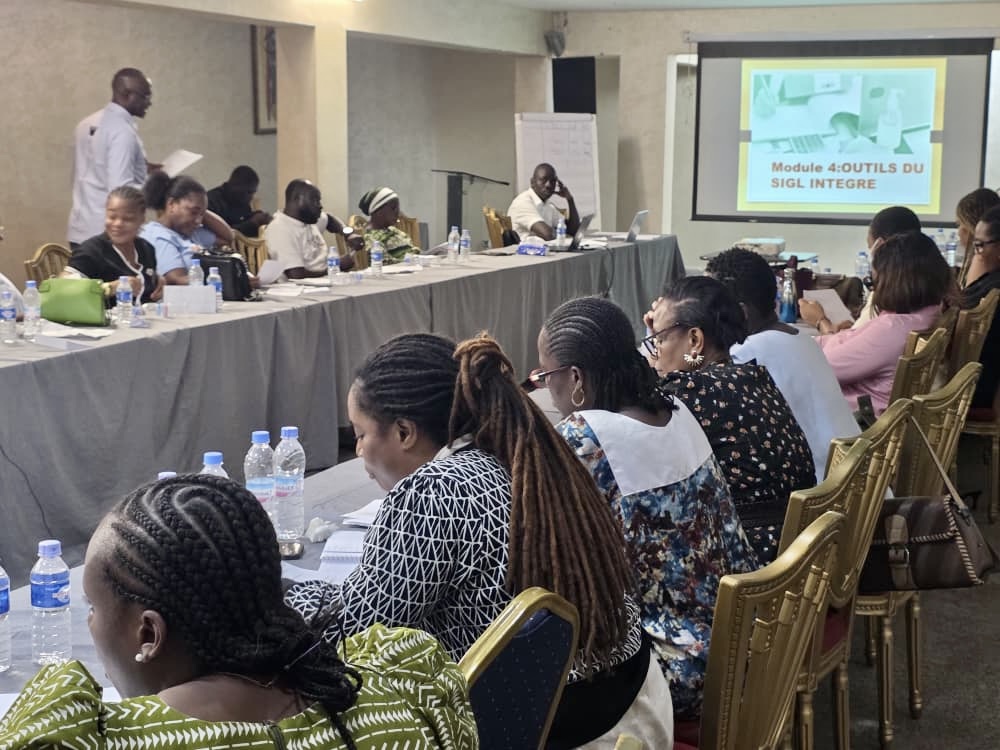 VillageReachAfr's tweet photo. À #Jacqueville et #Abidjan 2, @VillageReach a appuyé les formations  en #SIGL intégré pour renforcent les capacités des acteurs de la chaîne d'approvisionnement. 
Une étape clé pour réduire les ruptures et améliorer l’accès aux soins.
#FamilyPlanning #VillageReach #CôtedIvoire https://t.co/sLEUeaaSfb