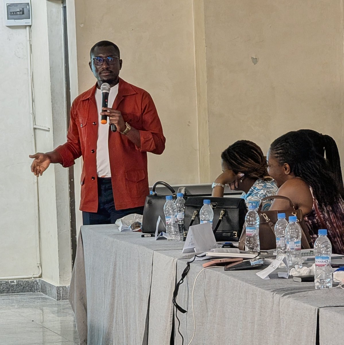 VillageReachAfr's tweet photo. À #Jacqueville et #Abidjan 2, @VillageReach a appuyé les formations  en #SIGL intégré pour renforcent les capacités des acteurs de la chaîne d'approvisionnement. 
Une étape clé pour réduire les ruptures et améliorer l’accès aux soins.
#FamilyPlanning #VillageReach #CôtedIvoire https://t.co/sLEUeaaSfb