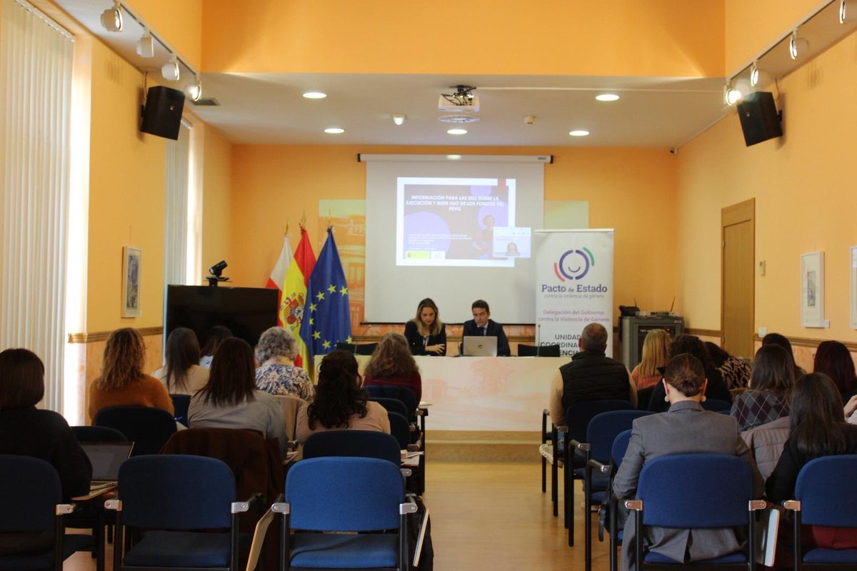 El delegado del Gobierno, <a href="/pedro_casares/">Pedro Casares</a>, destaca el papel de los ayuntamientos en la lucha contra la violencia de género.

➡️Inauguración junto a la jefa de la Unidad de Violencia de Género de la <a href="/DelegGobCANT/">Delegación del Gobierno en Cantabria</a>, <a href="/Diana76445410/">Diana Mirones</a>, una jornada sobre fondos del Pacto de Estado.