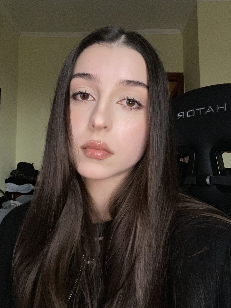 ліпстік шато tweet media