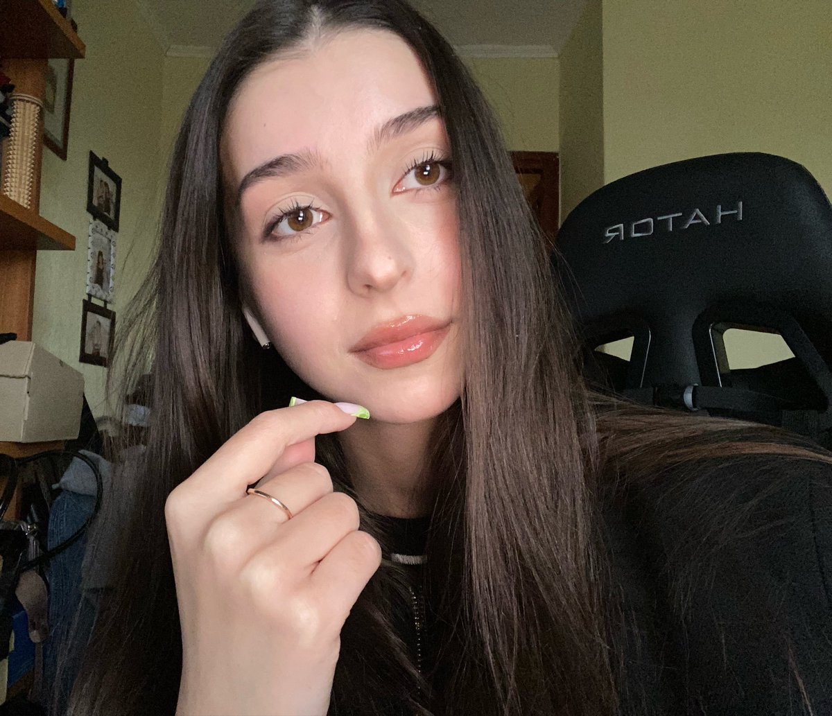 ліпстік шато tweet media