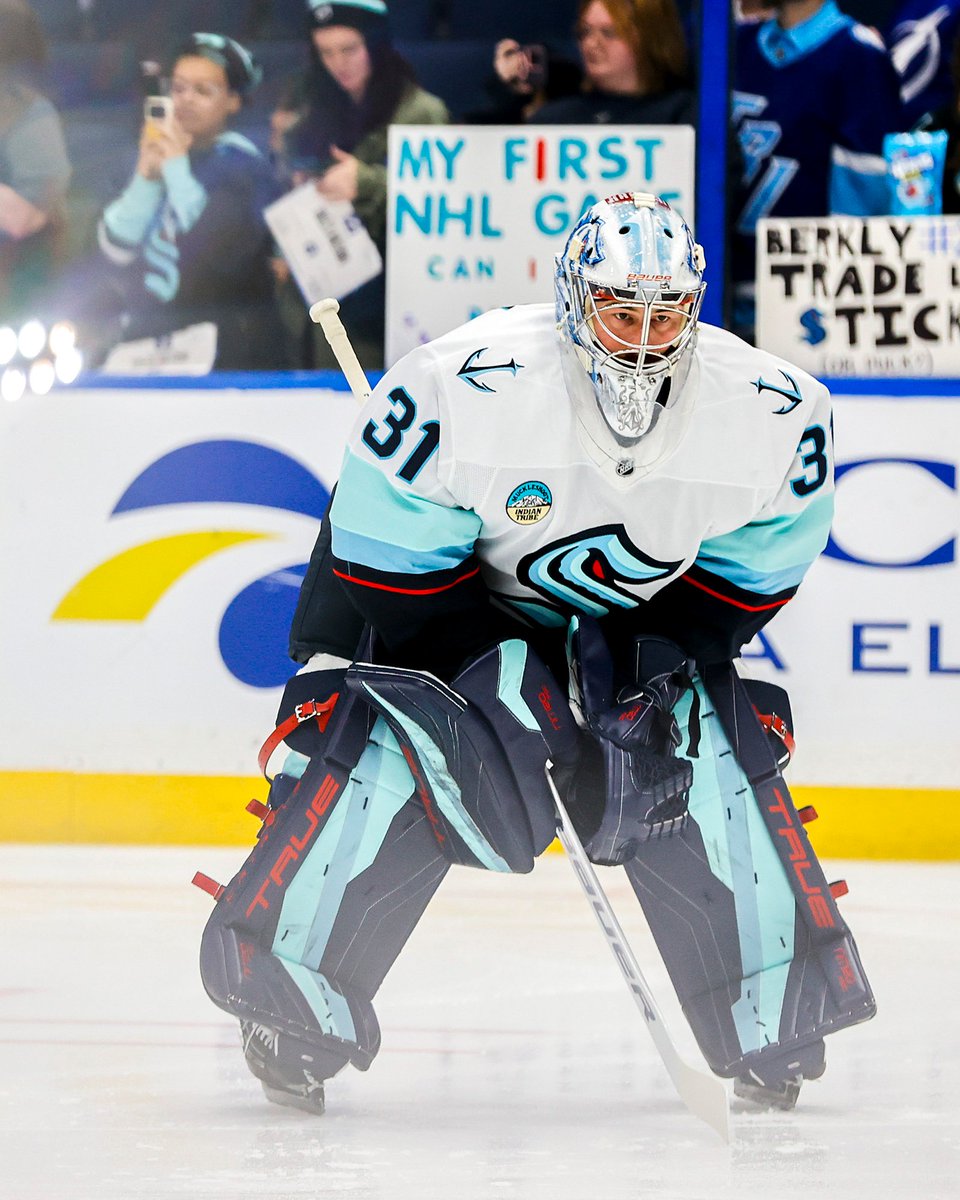 NHLde's tweet photo. 🗣️ GRUUUUUUUUUUUU! 🗣️

Wie bewertet Philipp Grubauers Saison bei den Seattle Kraken? 🦑 https://t.co/6TqY2fUAWP